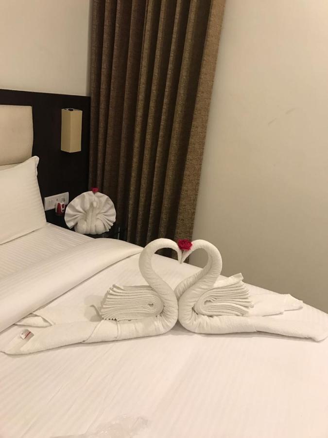Hotel Anandi Inn Ballia Exteriör bild