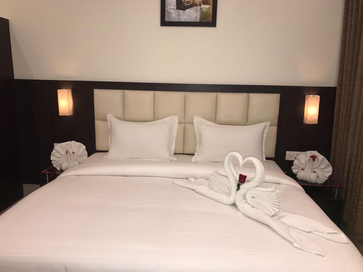 Hotel Anandi Inn Ballia Exteriör bild